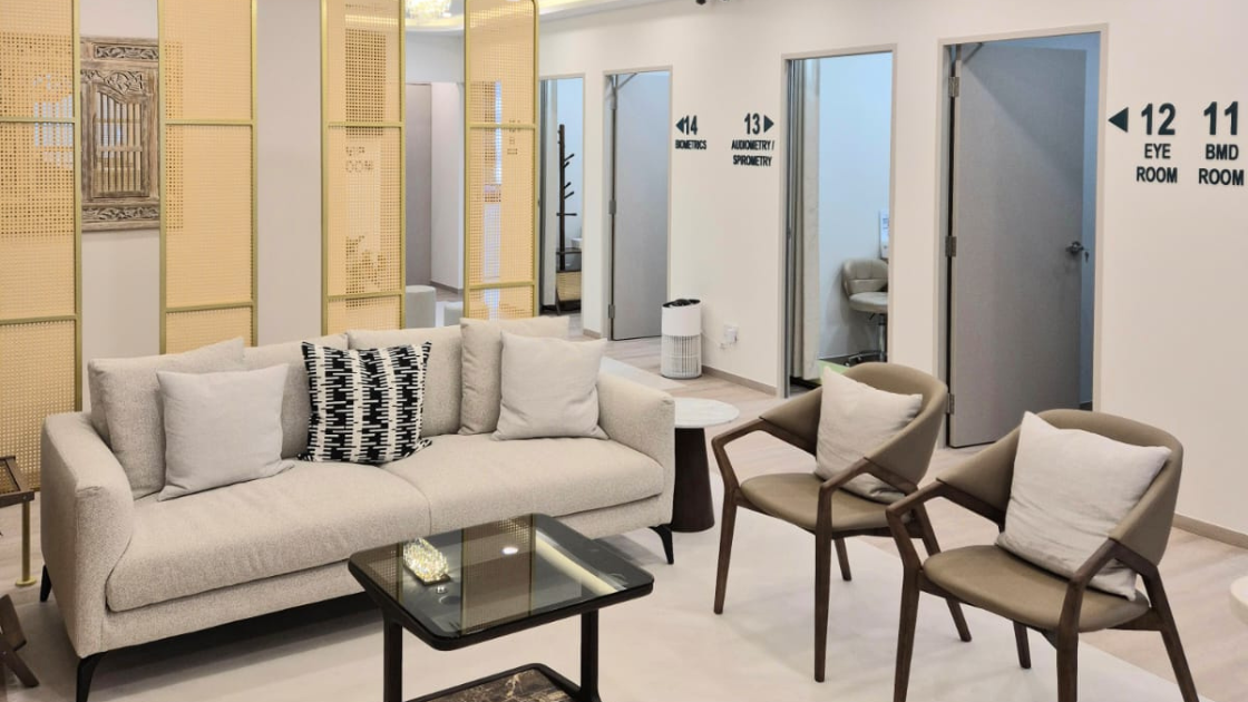 Modern waiting area at HOP Medical Centre Singapore with comfortable seating for express health screening patients
